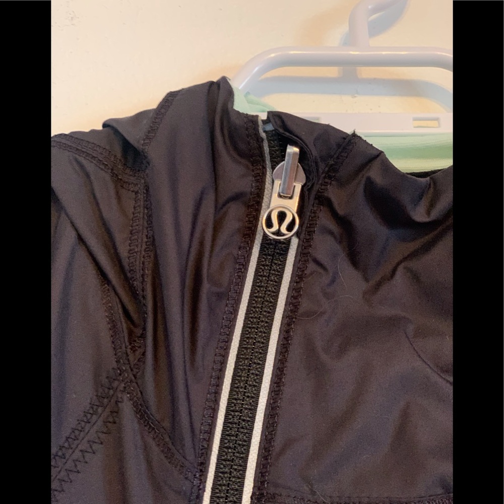 NWOT Lululemon Run: Get Up And Glow Jacket *Reflective 360 Sea Stripe Mint/Black - Picture 11 of 12